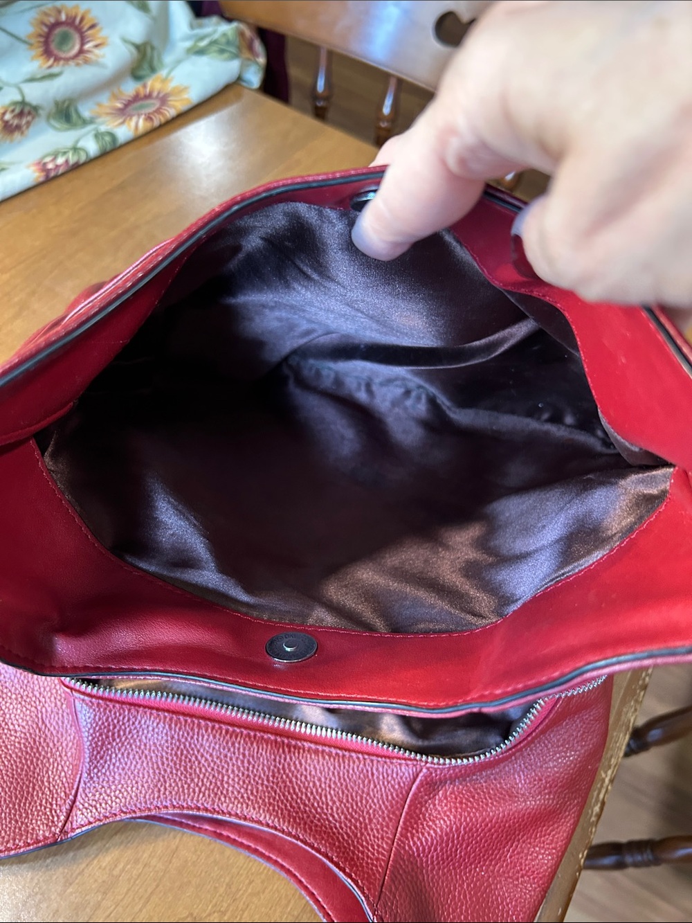 S Zone Red Leather Shoulder Tote Bag - Picture 9 of 12